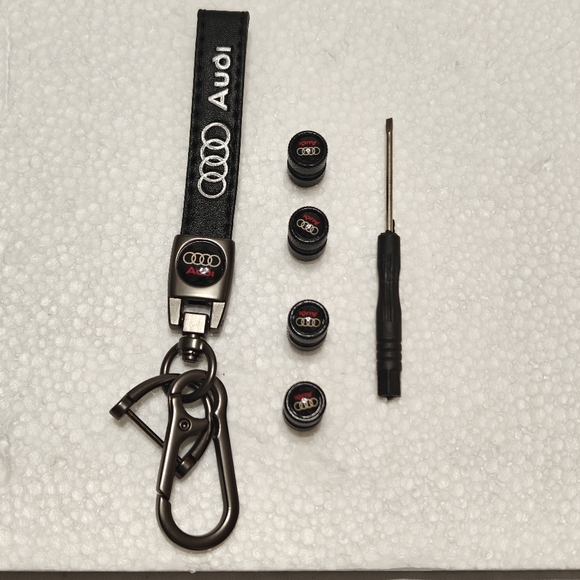 Black Keychain and Tire Valve Cap Set Audi - Picture 1 of 4